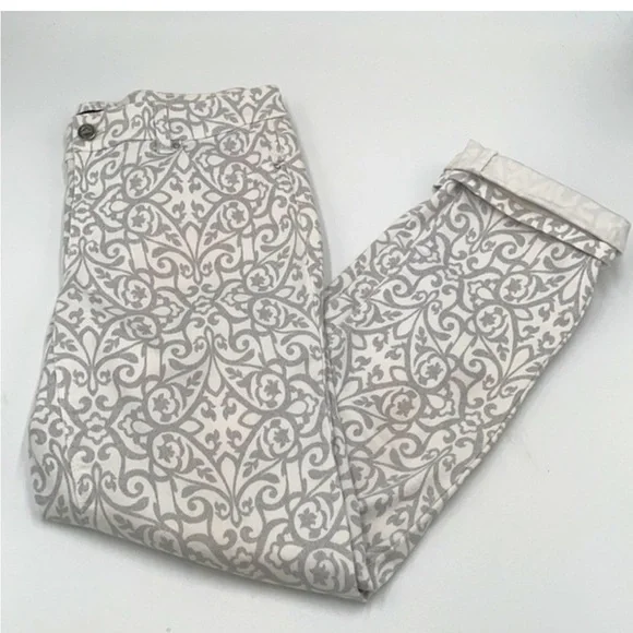 White House Black Market Gray and White Paisley Print Slim Ankle Jean Sz 6 NWOT - Picture 1 of 13
